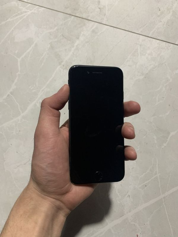 Iphone 7 qora tel holati zur joyi 32 atpechatka hammayo ishledi