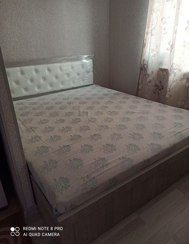 Продам кровать с матрасом Продам кровать с матрасом