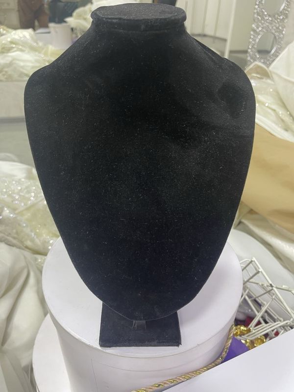 Maniken buyin taqinchoqlar uchun Maniken buyin taqinchoqlar uchun