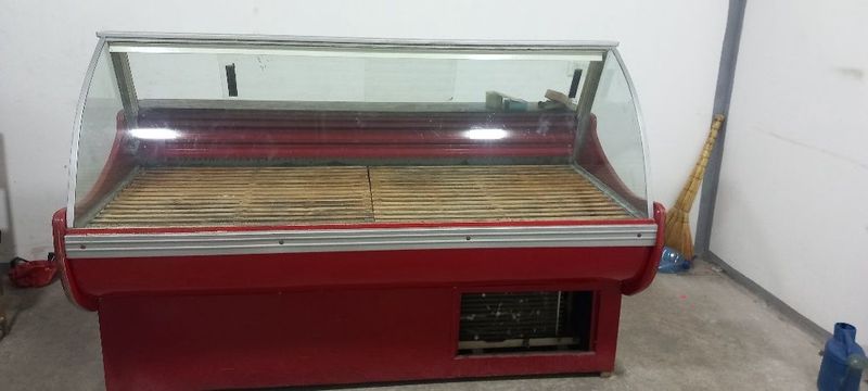 Vitrina xolodelnik