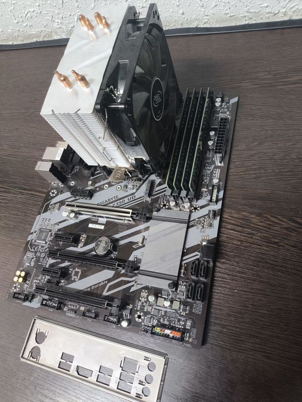 Gigabyte Z390+i7 8700+64Gb Gigabyte Z390+i7 8700+64Gb