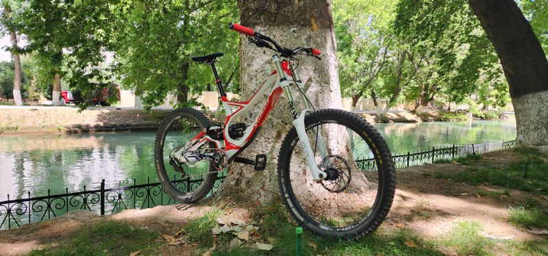 Продам DH велосипед Specialized Demo 8, двухподвес Продам DH велосипед Specialized Demo 8, двухподвес