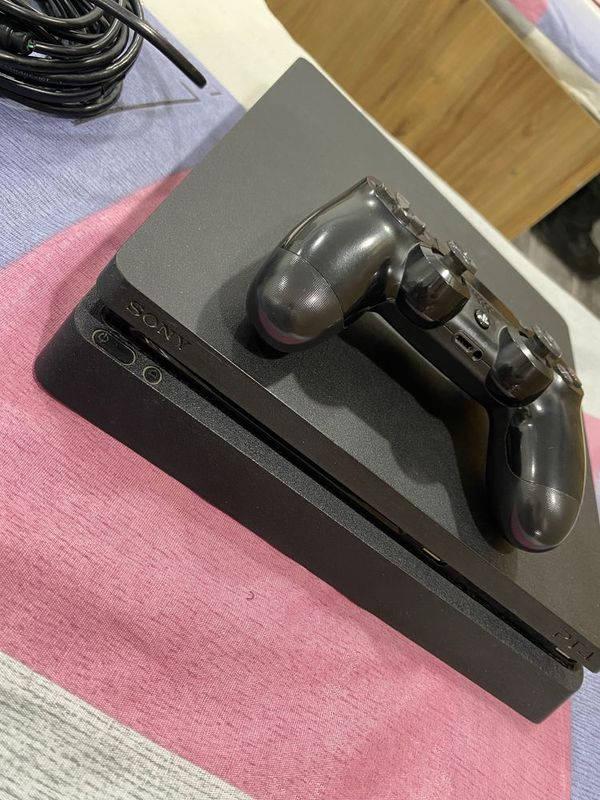 Playsteyshin 4 sotiladi Playsteyshin 4 sotiladi