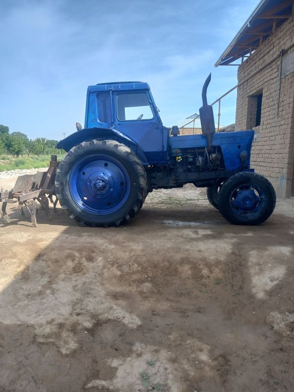 Mtz tractor sotiladi 1989yil