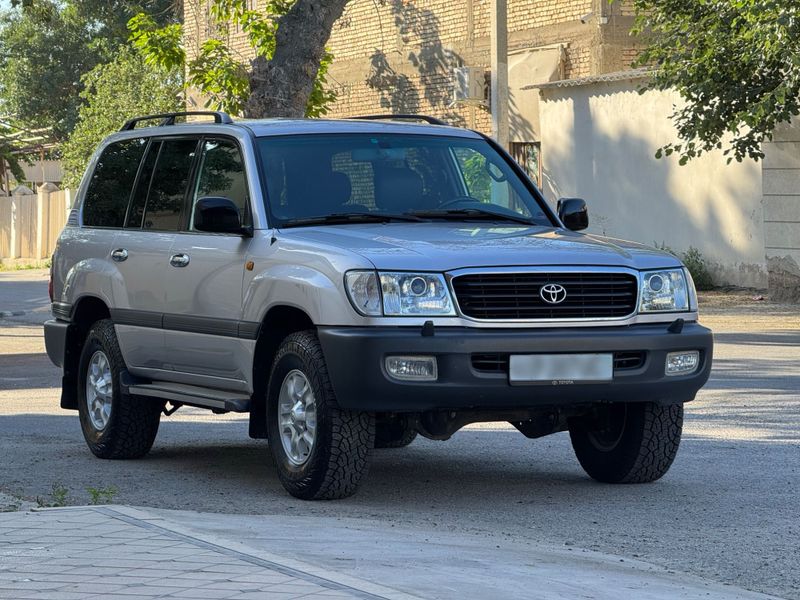 Toyota Land Cruiser 105