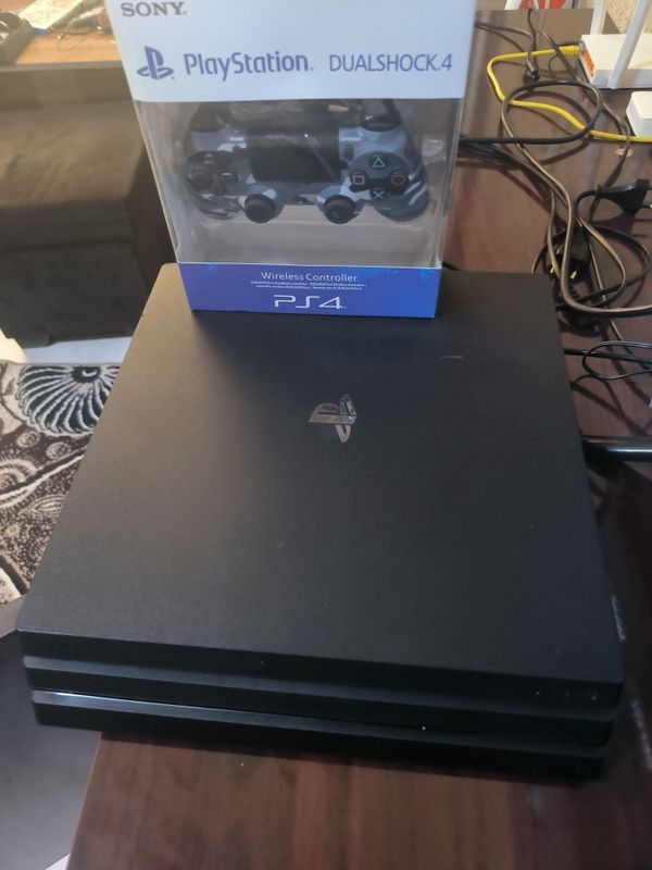 PS4 PRO 1 TB сотилади янги холати