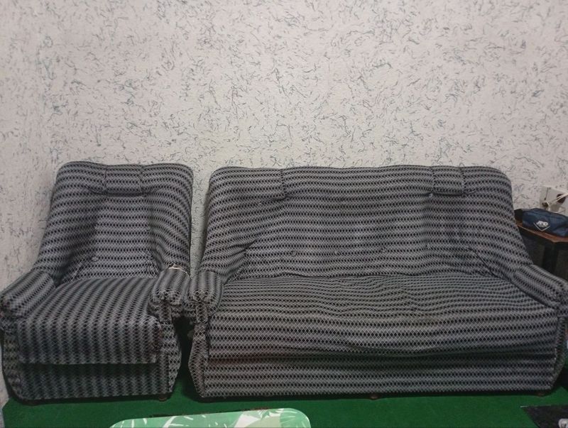 Kreslo va divan sotiladi Kreslo va divan sotiladi