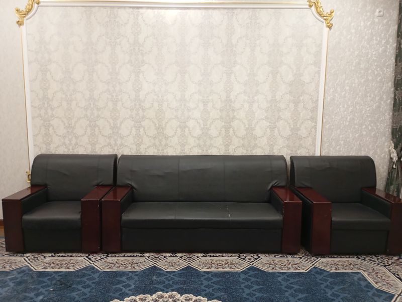 Divan sotiladi