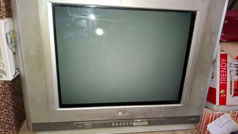 televizor sotiladi LG holati a'lo ideal holatda televizor sotiladi LG holati a'lo ideal holatda