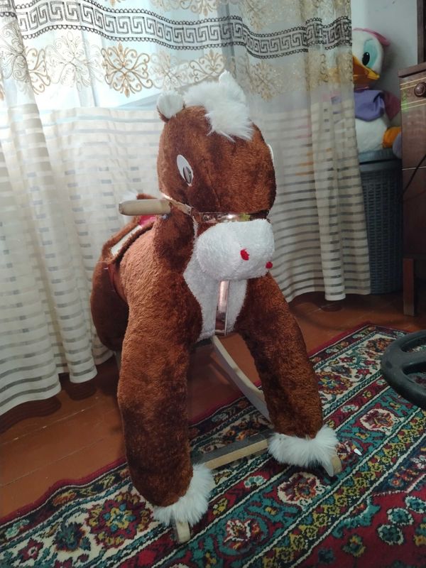 Продам лошадку игрушку
