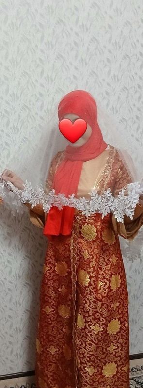 Ansambil gatoviy koylaklar Xolati:yaxwi kam kiygaman Qizil ranglisi i Ansambil gatoviy koylaklar Xolati:yaxwi kam kiygaman Qizil ranglisi i