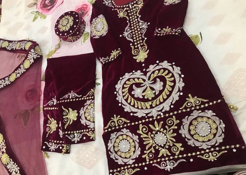 Samarqand kelinini milliy kòylak lozimi Samarqand kelinini milliy kòylak lozimi