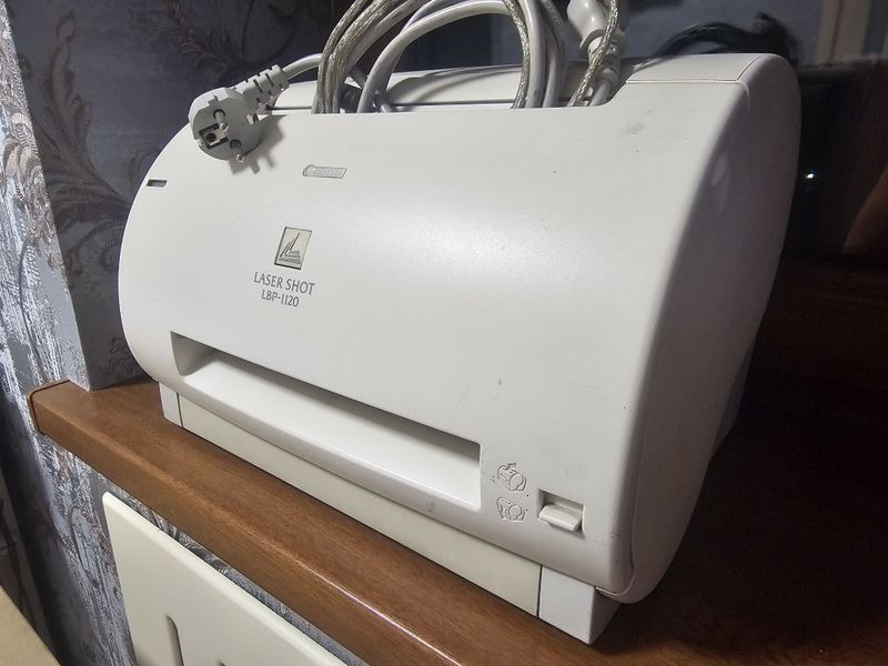 Продам принтер б/у Canon LBP-1120 Продам принтер б/у Canon LBP-1120