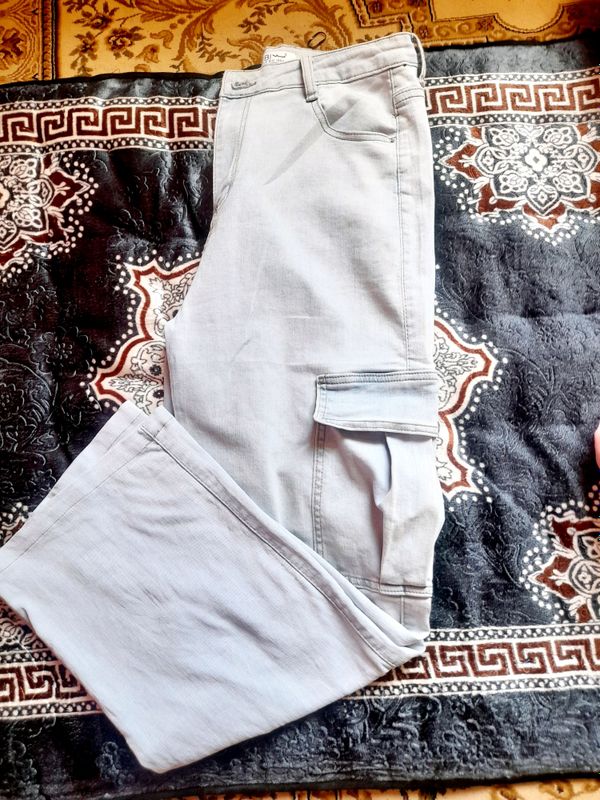 Jinsi shim sotiladi,yangi, narxi kelishiladi Jinsi shim sotiladi,yangi, narxi kelishiladi