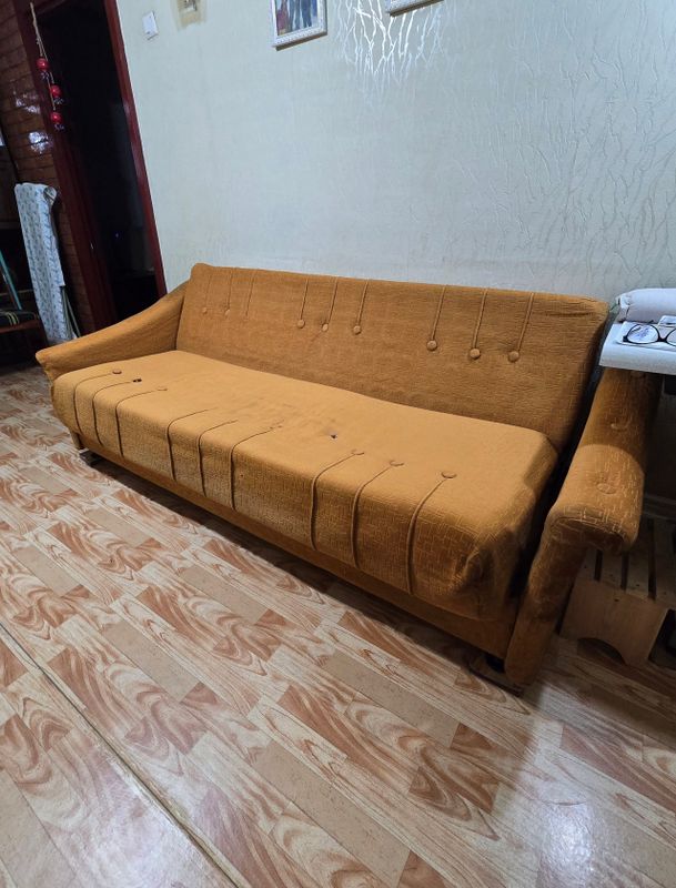 Продаю мягкую мебель диван и 1 кресло, б/у Продаю мягкую мебель диван и 1 кресло, б/у