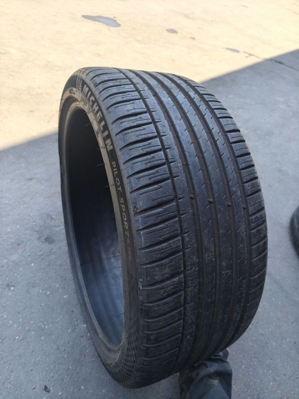 275-35-R23 Michelin