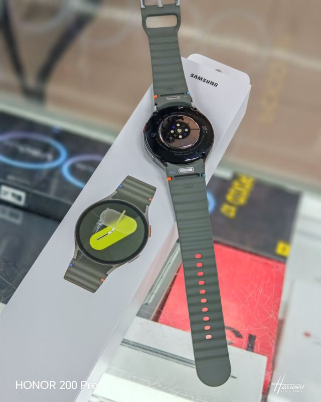Умные часы Samsung Watch 7.44 green идеал как новые Умные часы Samsung Watch 7.44 green идеал как новые