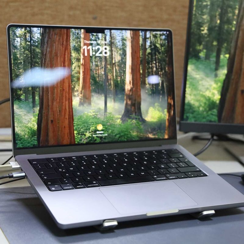 Apple MacBook Pro M1 Pro 14 inch Apple MacBook Pro M1 Pro 14 inch