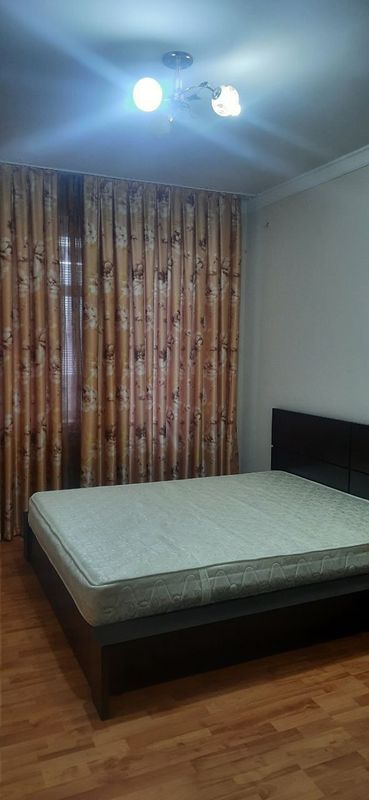 4 maktab yonidan 3xonali kvartira