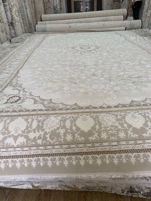 Gilam sotiladi 3/5 razmer 3 D qalin qilam