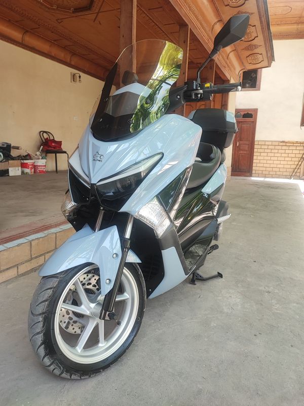 Skuter Nmax 150 cc Skuter Nmax 150 cc