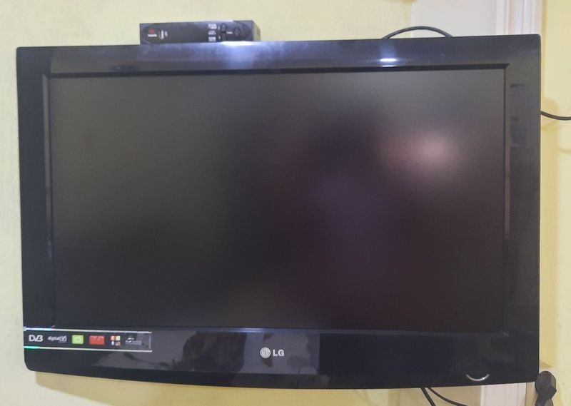 Срочно продам телевизор LG 32 Срочно продам телевизор LG 32