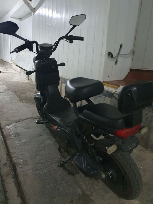 Skuter sotiladi ideal b/u