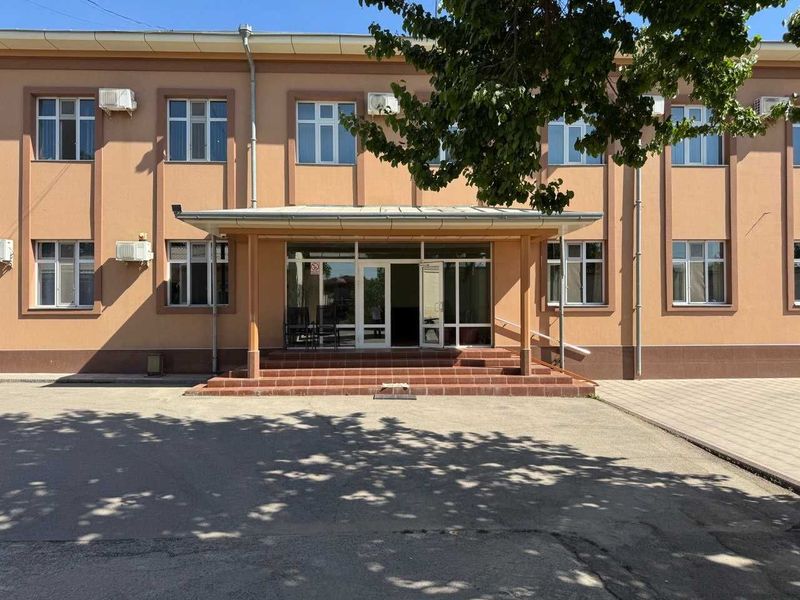 Сдается двухэтажное здание под офис, учебный центр, дет. сад и т.д. Сдается двухэтажное здание под офис, учебный центр, дет. сад и т.д.