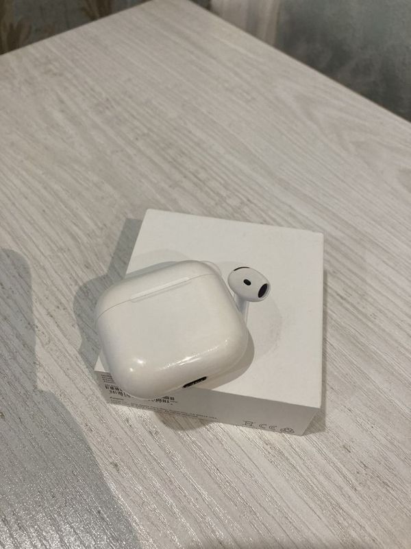 Продам Airpods 4, оригинальный Продам Airpods 4, оригинальный