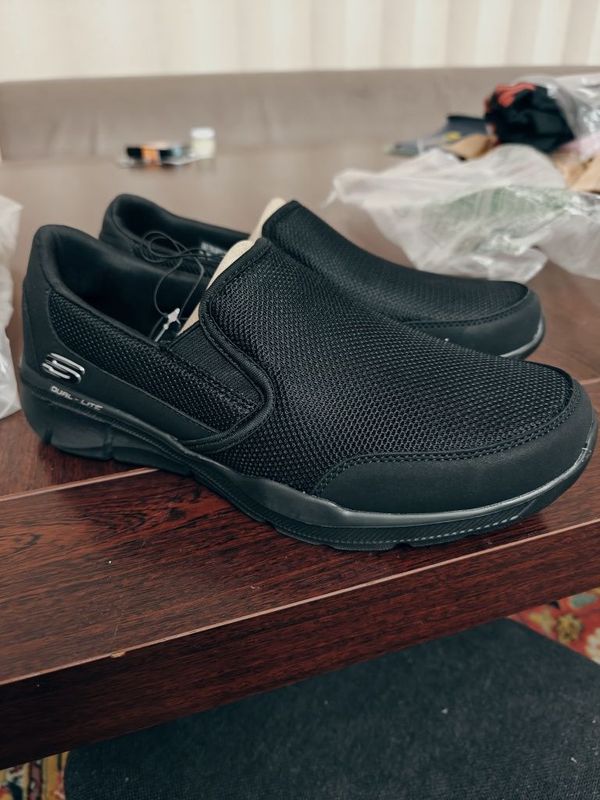 Слипоны Skechers со скидкой