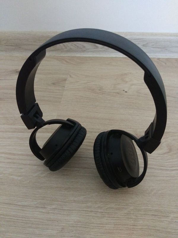Наушник JBL ,Зарядь Держит Хорошо