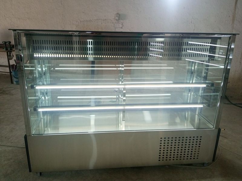 Витрина холодильник