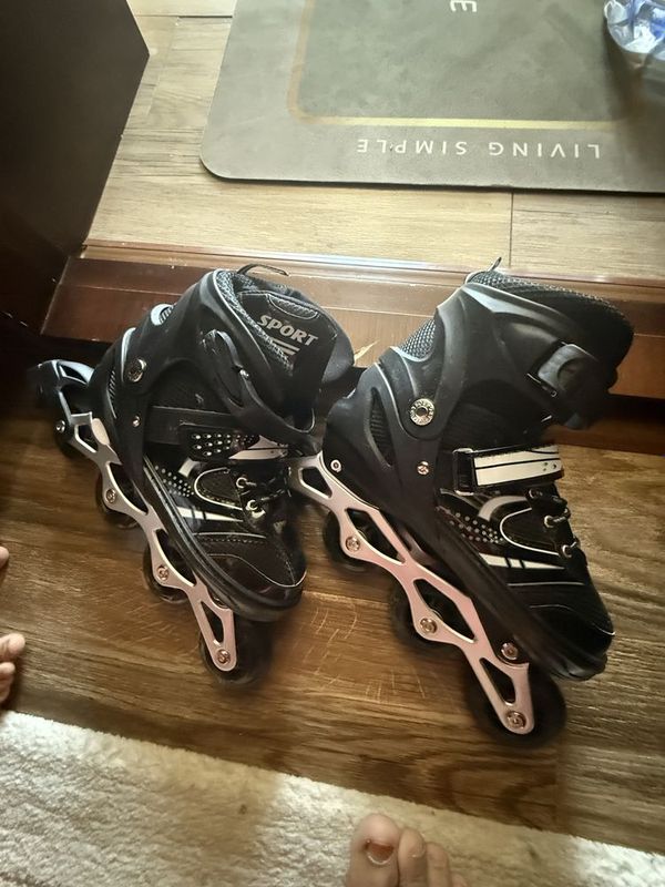 Rollik sotiladi razmer 40-43 Rollik sotiladi razmer 40-43