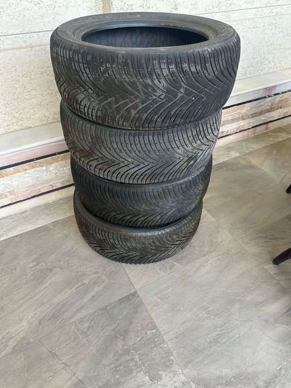 Продам зимние шины Michelin (Kleber) 18/235/50. Почти новые Продам зимние шины Michelin (Kleber) 18/235/50. Почти новые