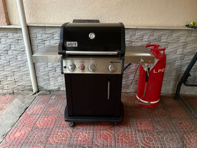 Газовый гриль WEBER Spirit EP-335 для барбекю и готовки мяса Газовый гриль WEBER Spirit EP-335 для барбекю и готовки мяса