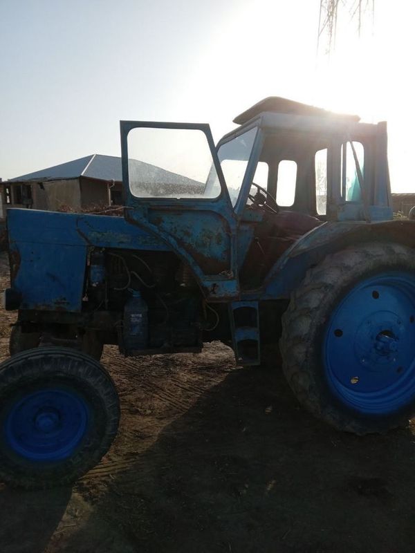 Traktor MTZ holati yaxshi
