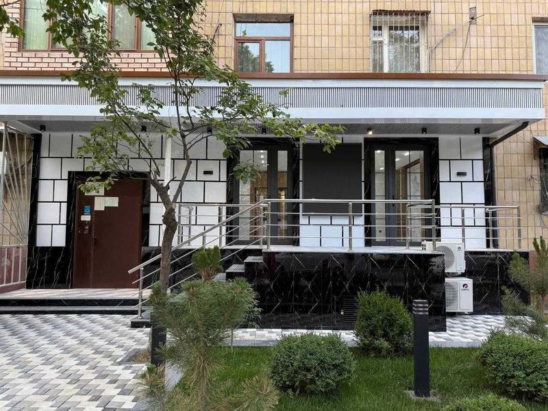 Продаётся нежилое помещение ЦУМ, Школа №110 Продаётся нежилое помещение ЦУМ, Школа №110