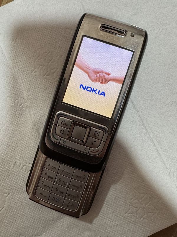 Nokia e 65 в оригинале в своем корпусе