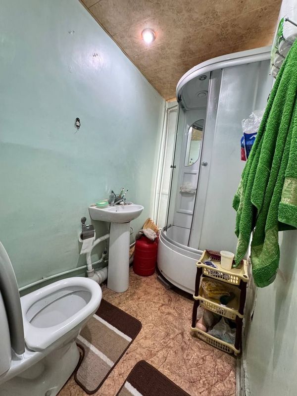 3 ком квартиру Спутник 2. 1/2 в деревянном доме огород. У метро 50 м² 3 ком квартиру Спутник 2. 1/2 в деревянном доме огород. У метро 50 м²