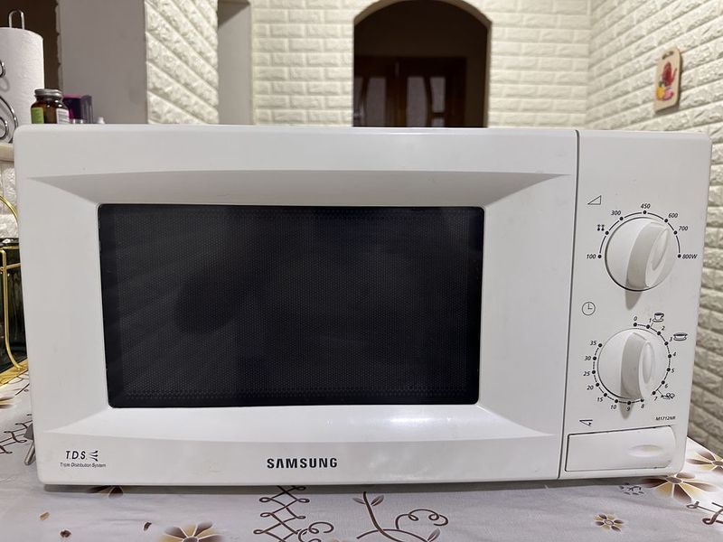 Продам микроволновую печь Продам микроволновую печь
