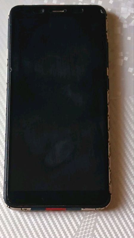 telefon va smartwatch