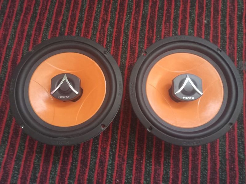Продам калонки AMP эстрадный 16.5см в отличном состоянии. Продам калонки AMP эстрадный 16.5см в отличном состоянии.