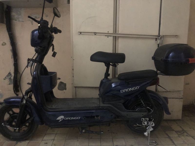 Drongo R14 skuter
