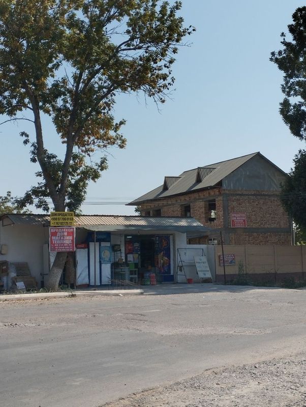 Продаю дом кирпичный с теплым полом, магазин с доходом,теплицу