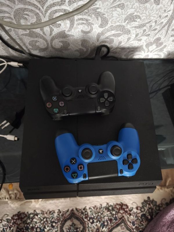 Продам playstation 4 прошитый с играми на 500гб Продам playstation 4 прошитый с играми на 500гб