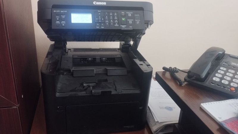 Принтер Canon bir vaqtning oʻzida 2 tomonlama pechat