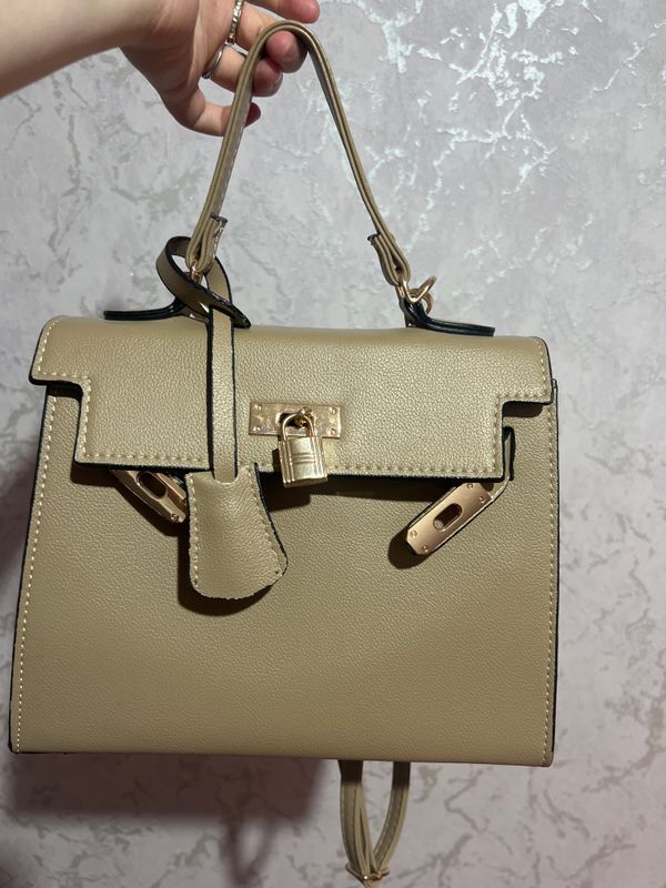 240000 сум новый сумка Hermes 240000 сум новый сумка Hermes