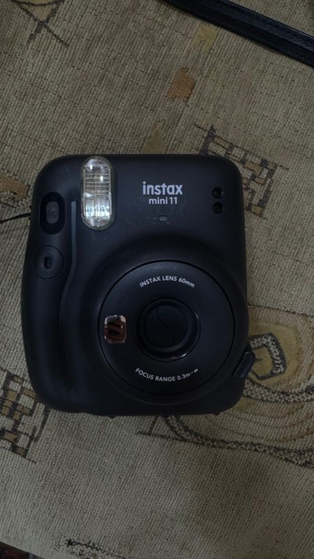 Продам камеру Instax mini 11