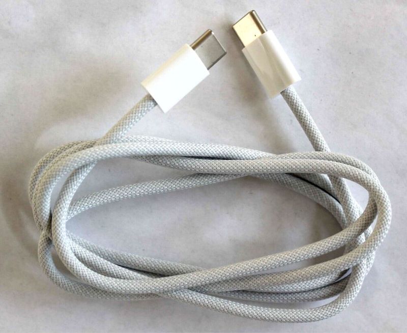 iPhone 16 pro max va i watch 10 saphirdan chiqqan original kebellari iPhone 16 pro max va i watch 10 saphirdan chiqqan original kebellari