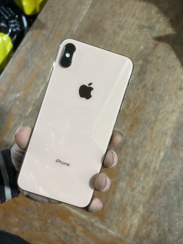 Iphone xs max gold Iphone xs max gold